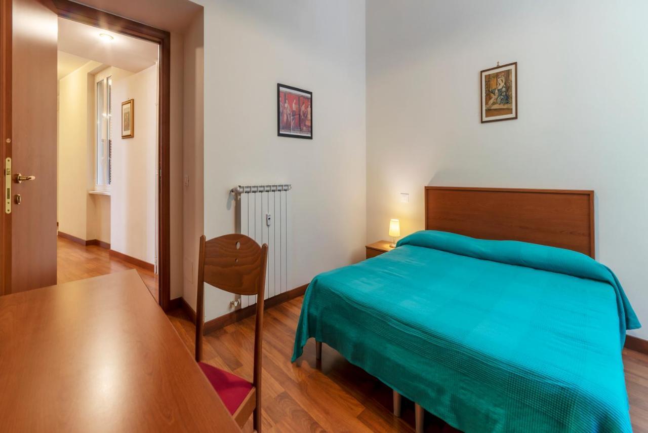 Piazza Re Di Roma Apartment Bagian luar foto